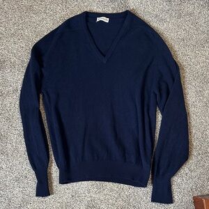 100% cashmere Men's Navy V-Neck Sweater